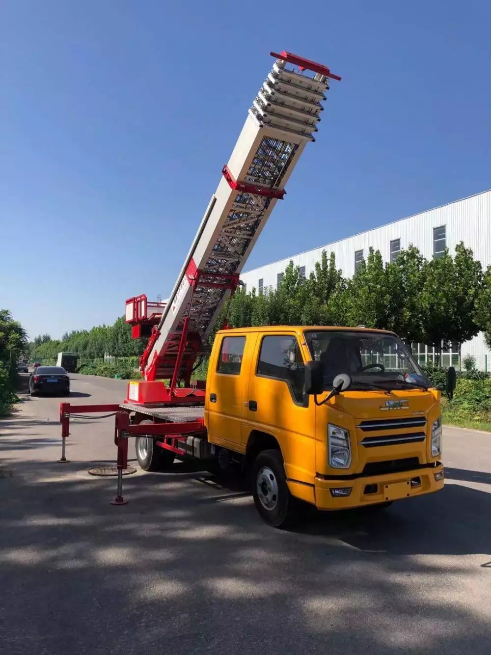 丰顺附近的云梯车出租服务：轻松解决高空作业需求